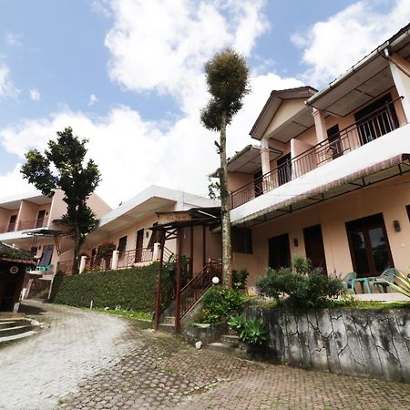 Villa Keluarga Bre Batunanggar Berastagi Exterior foto