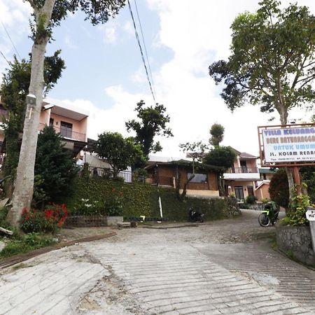 Villa Keluarga Bre Batunanggar Berastagi Exterior foto