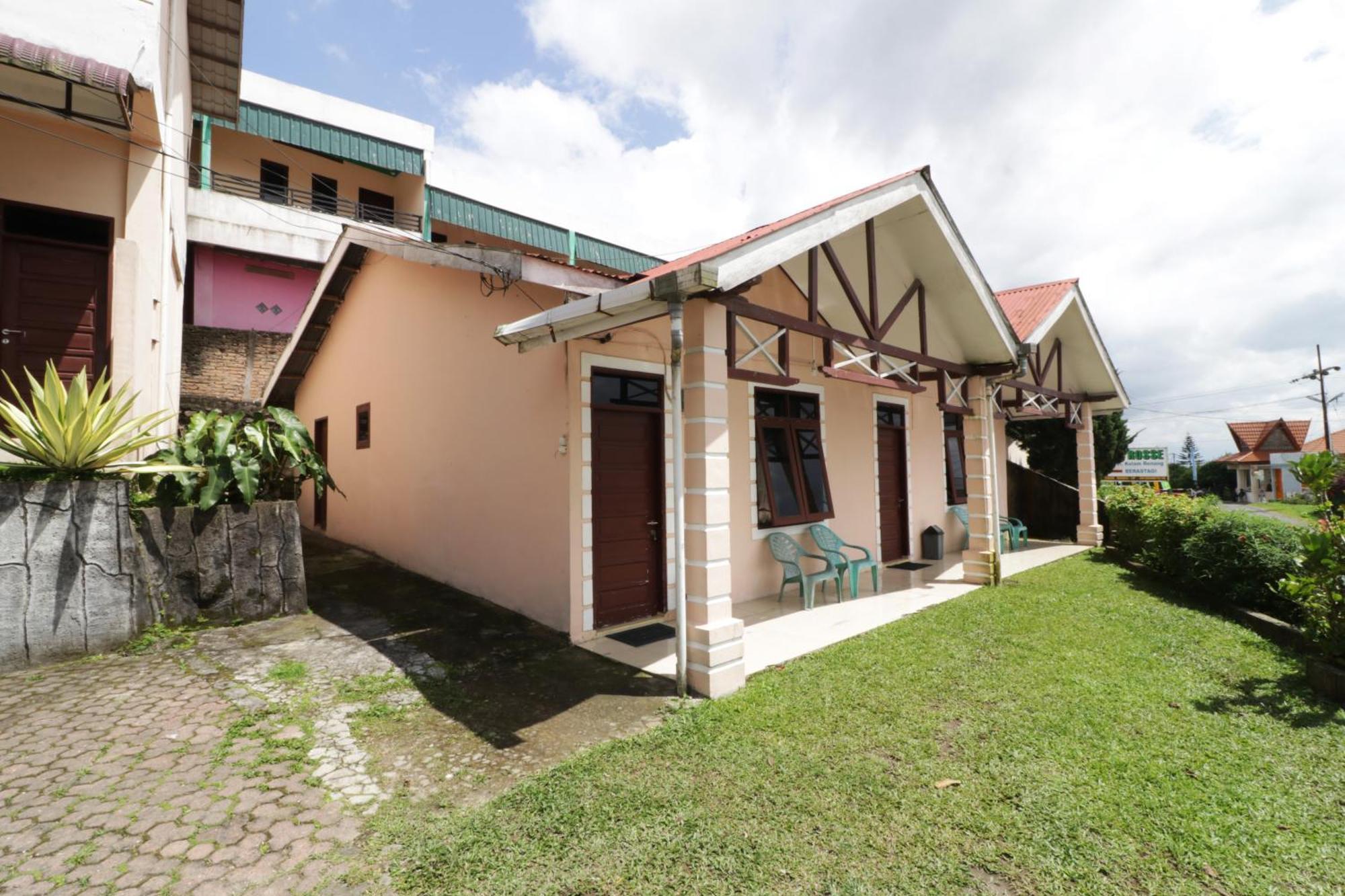 Villa Keluarga Bre Batunanggar Berastagi Exterior foto